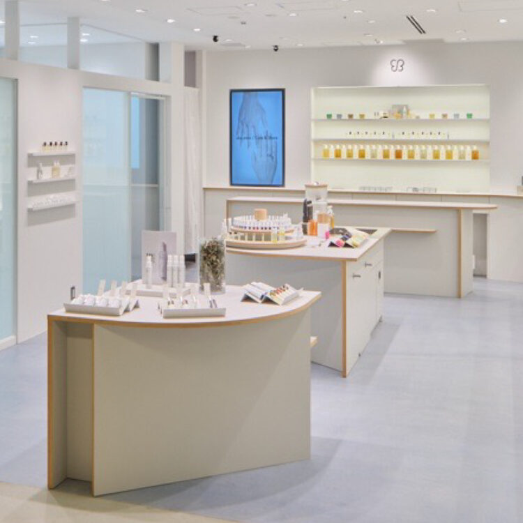 uka store / Care & Share